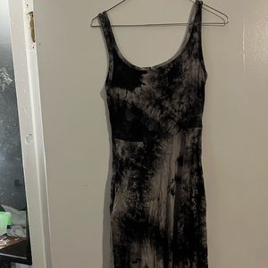 2 Dresses with pockets! One tie-dye one black!